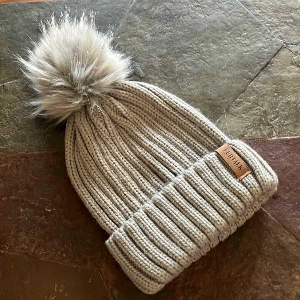 Warm Knit‎ Pom-Pom Beanie - Gray